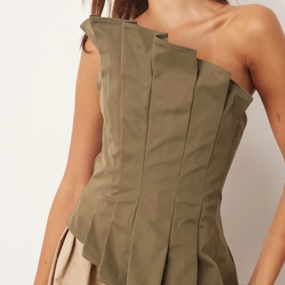 Stylish Fitted Bandeau top - Picture 3 of 4